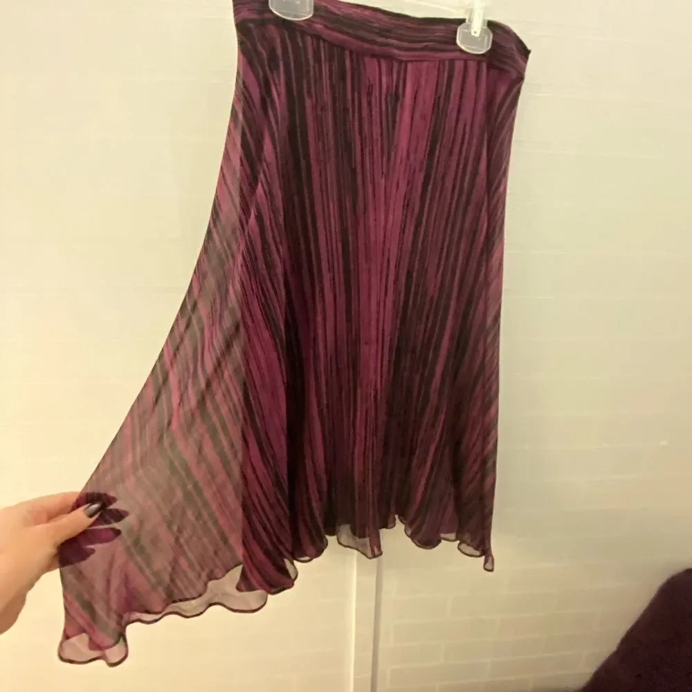 Diane Von Furstenberg 100% silk skirt, size 6